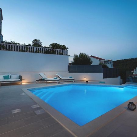 Villa Miholina - With Heated Swimming Pool Трогир Екстериор снимка