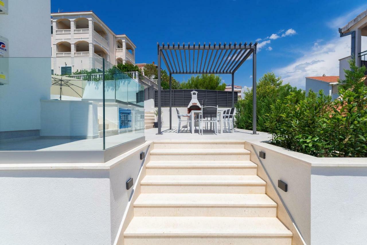 Villa Miholina - With Heated Swimming Pool Трогир Екстериор снимка