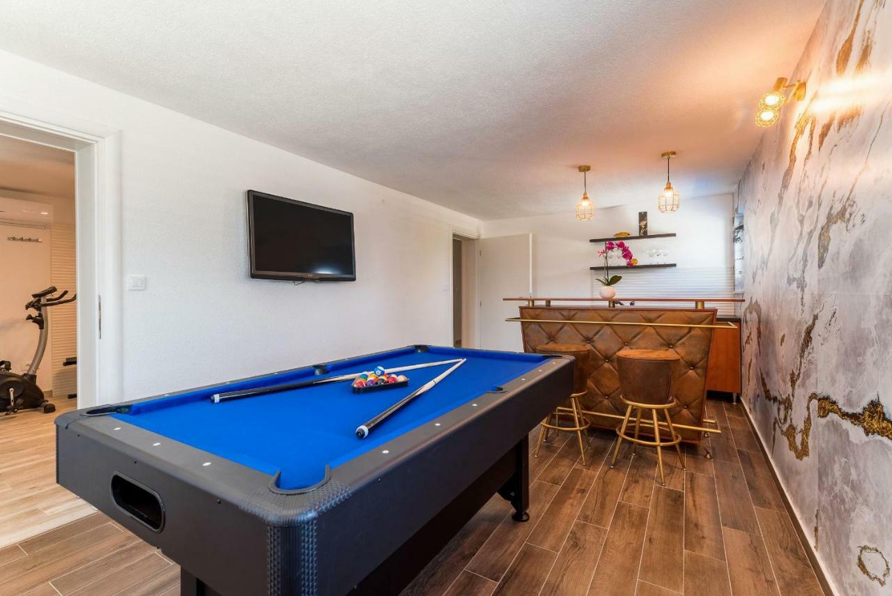 Villa Miholina - With Heated Swimming Pool Трогир Екстериор снимка