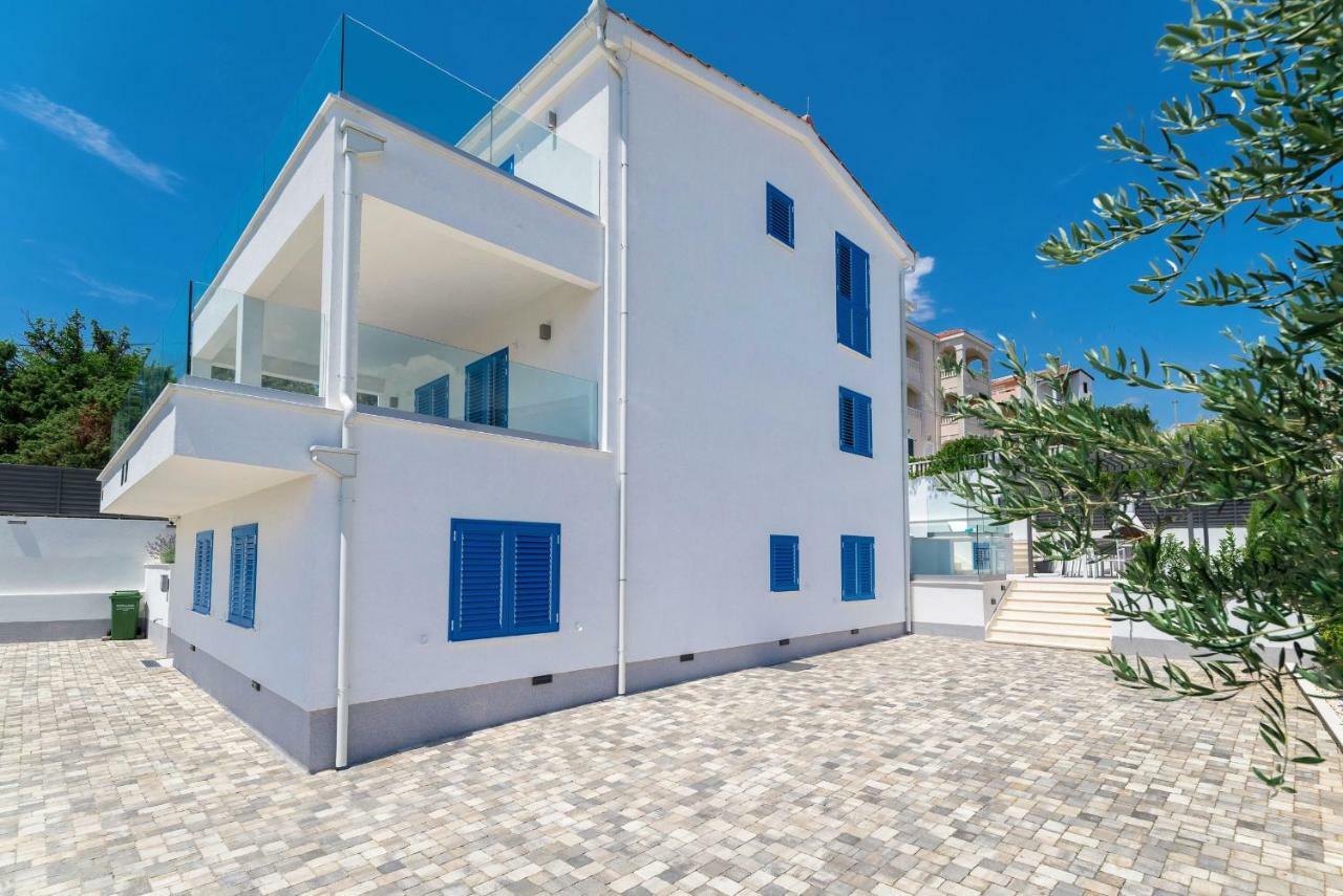 Villa Miholina - With Heated Swimming Pool Трогир Екстериор снимка
