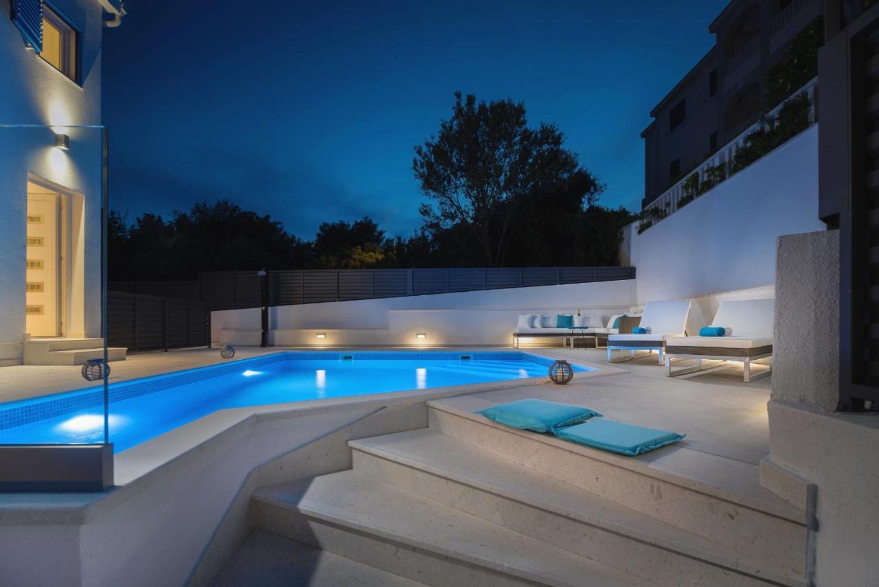 Villa Miholina - With Heated Swimming Pool Трогир Екстериор снимка