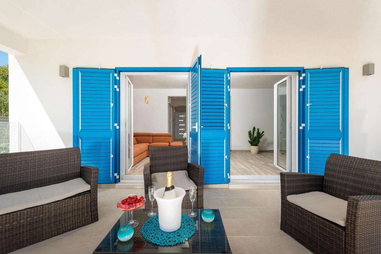 Villa Miholina - With Heated Swimming Pool Трогир Екстериор снимка