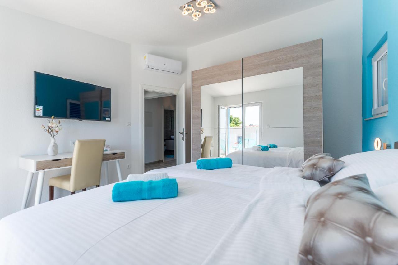 Villa Miholina - With Heated Swimming Pool Трогир Екстериор снимка