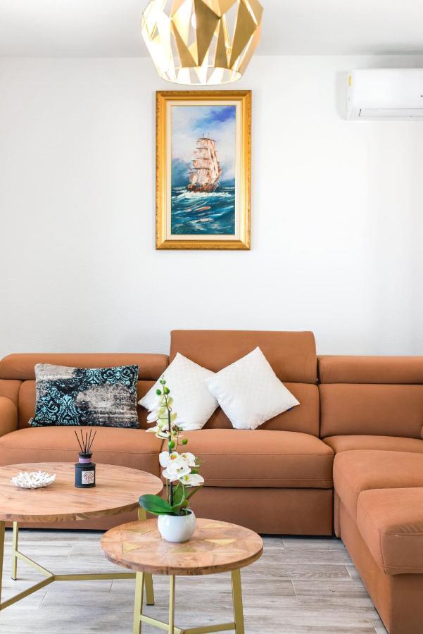 Villa Miholina - With Heated Swimming Pool Трогир Екстериор снимка
