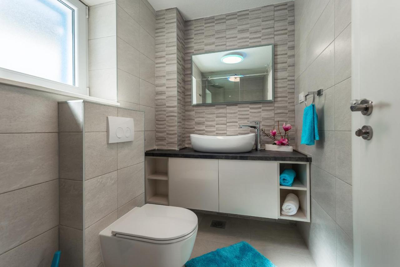 Villa Miholina - With Heated Swimming Pool Трогир Екстериор снимка
