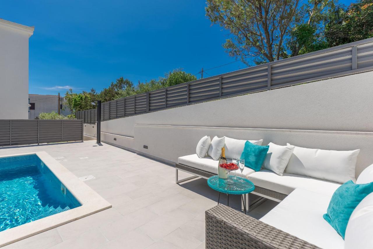 Villa Miholina - With Heated Swimming Pool Трогир Екстериор снимка