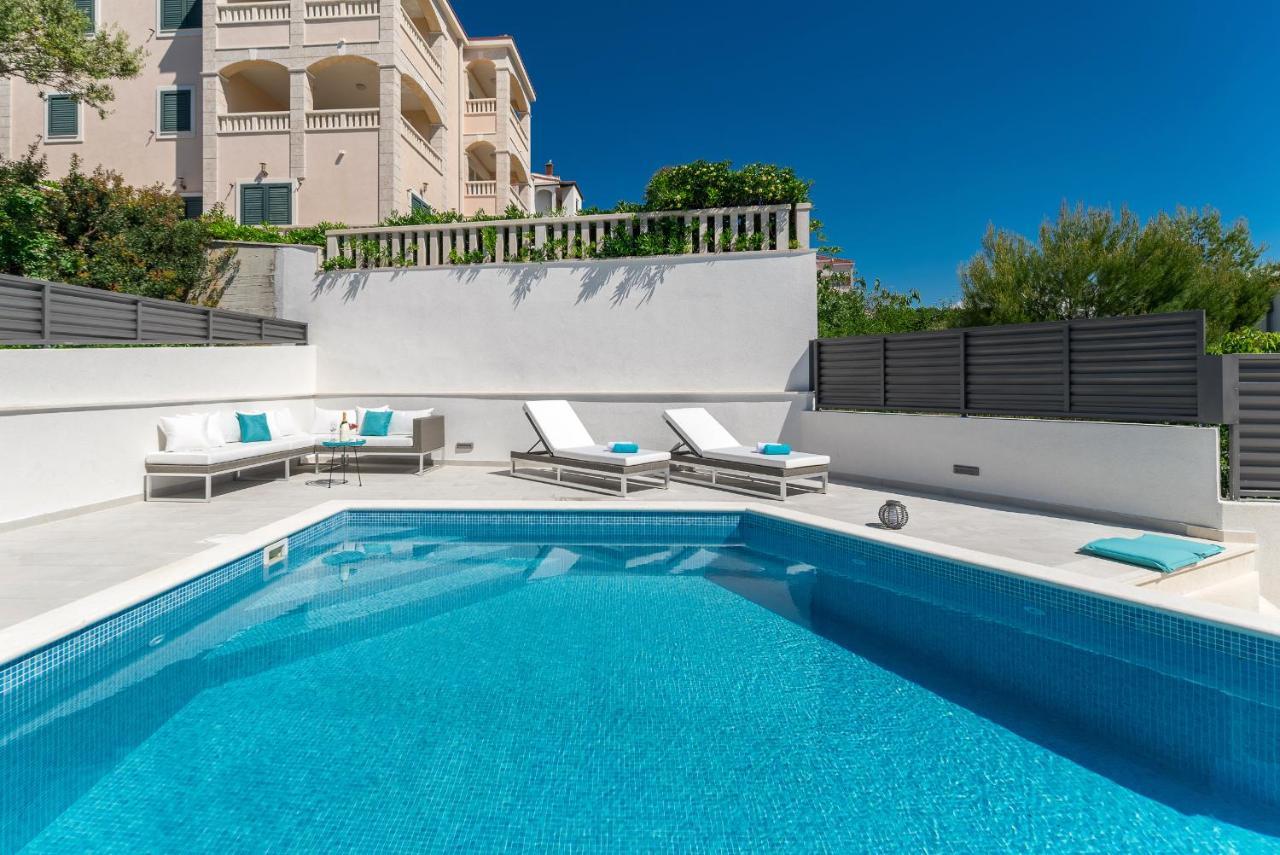 Villa Miholina - With Heated Swimming Pool Трогир Екстериор снимка