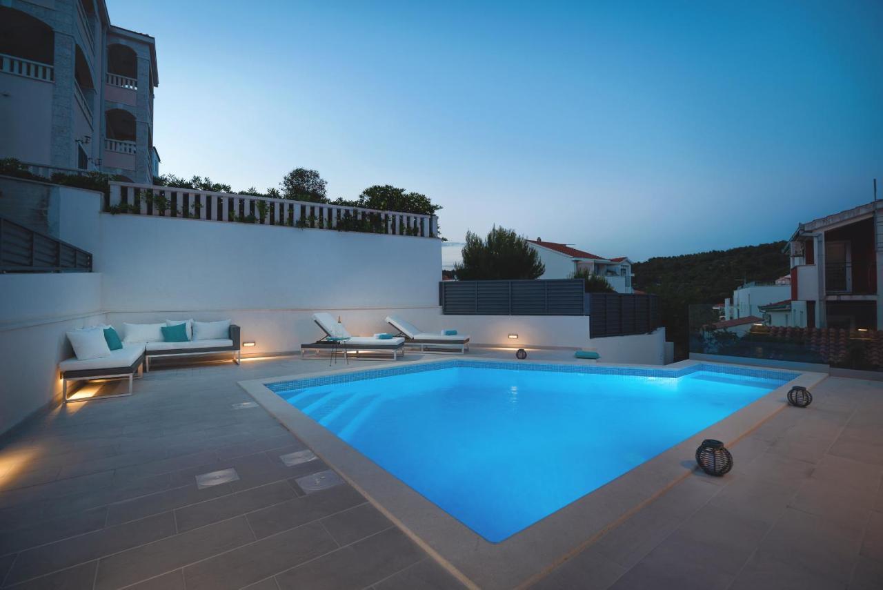 Villa Miholina - With Heated Swimming Pool Трогир Екстериор снимка