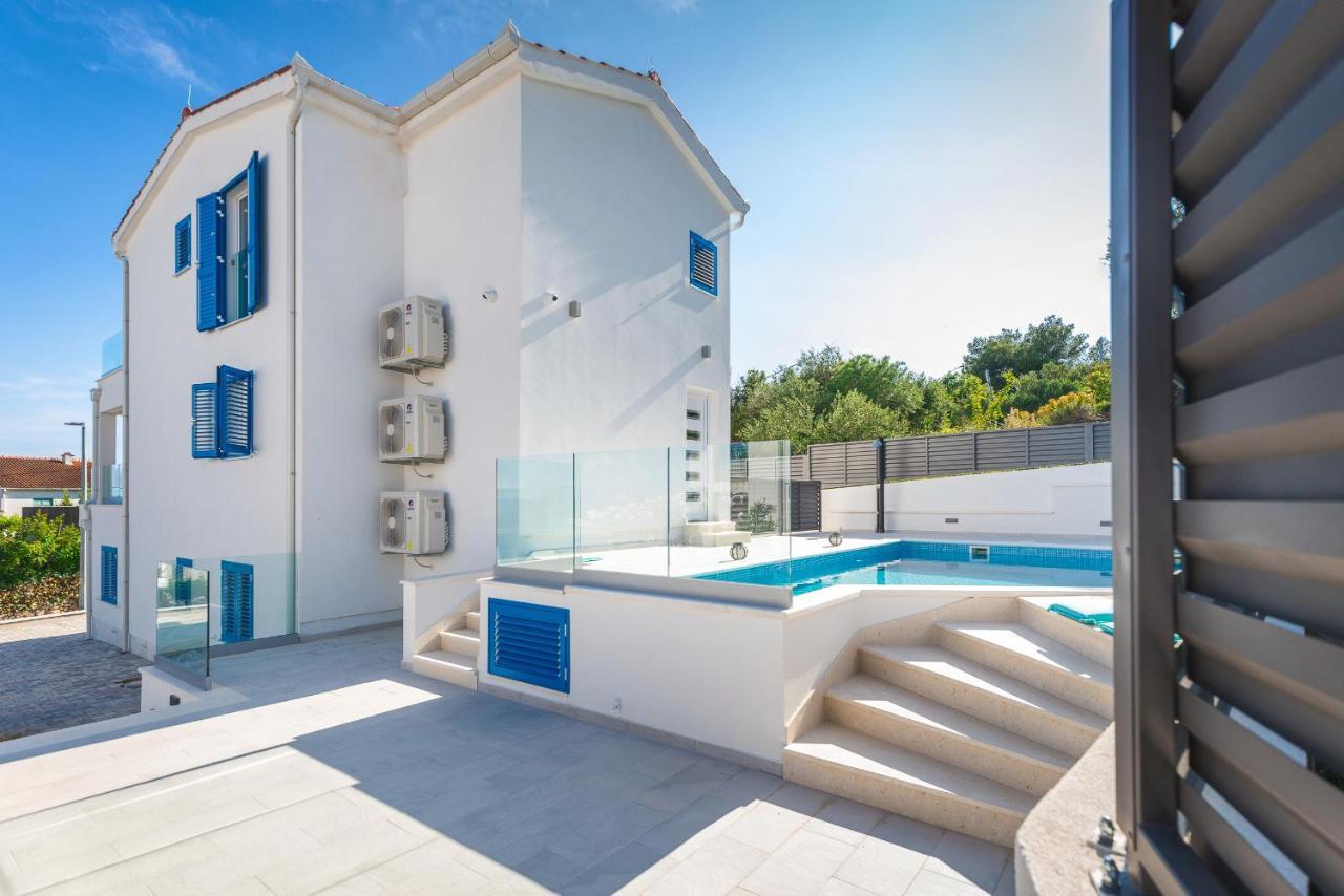 Villa Miholina - With Heated Swimming Pool Трогир Екстериор снимка